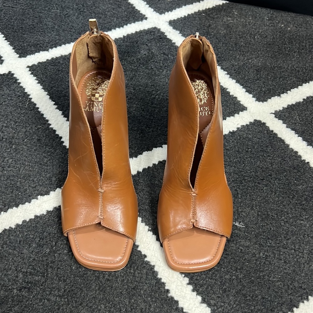 NWOT Vince Camuto Leather Shoes,  Size 7.5